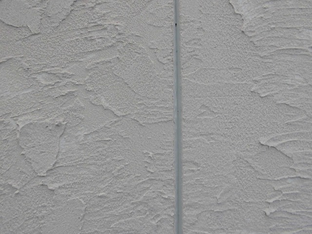 名古屋市中区で縦横で目地の構造が異なる外壁のシーリング材打ち替え・打ち増し